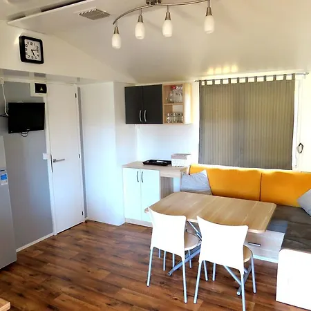 Media Mobile Homes In Brioni Sunny פארק נופש 2*