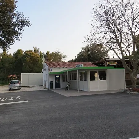 פארק נופש Media Mobile Homes In Brioni Sunny פולה