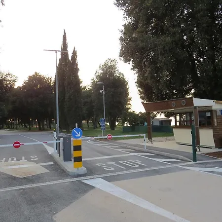 פארק נופש Media Mobile Homes In Brioni Sunny פולה