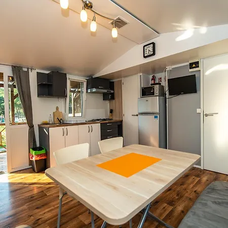 Media Mobile Homes In Brioni Sunny פארק נופש 2*