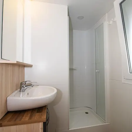 Media Mobile Homes In Brioni Sunny פארק נופש 2*