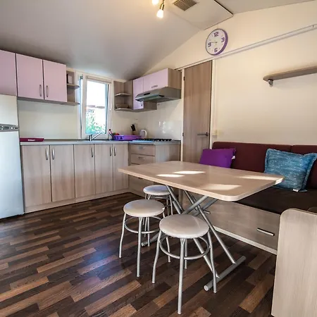 פארק נופש Media Mobile Homes In Brioni Sunny פולה