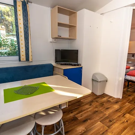 홀리데이파크 Media Mobile Homes In Brioni Sunny 풀라