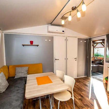 Kompleks wypoczynkowy Media Mobile Homes In Brioni Sunny 2*