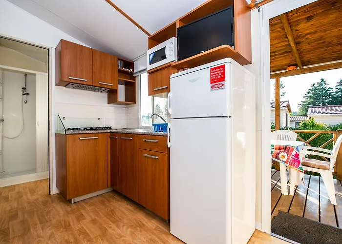 Media Mobile Homes In Brioni Sunny 2* פולה